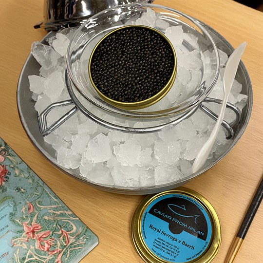 Caviale Royal Baerii nel ghiaccio - Caviar Milan